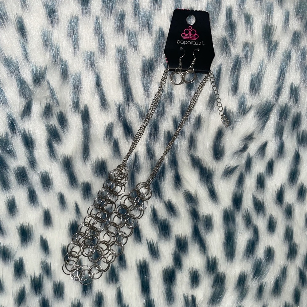 Silver Circle Link Necklace And Earrings.